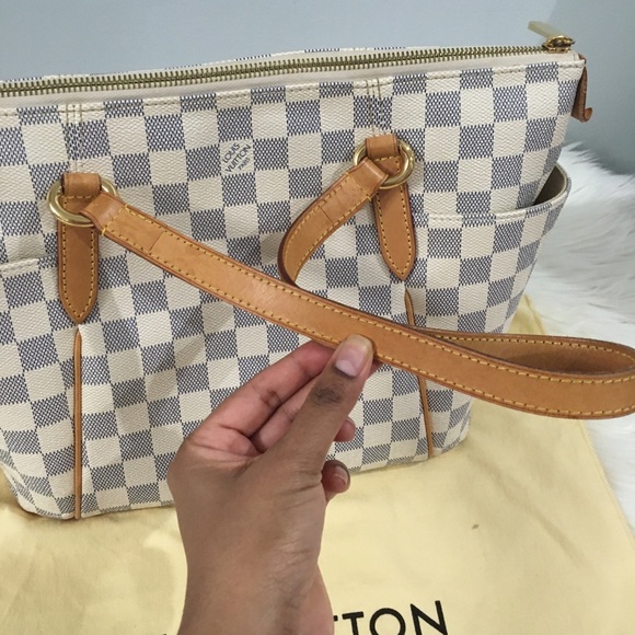 Wallet is SOLD LV Totally pm bag still available. - Picture 3 of 16